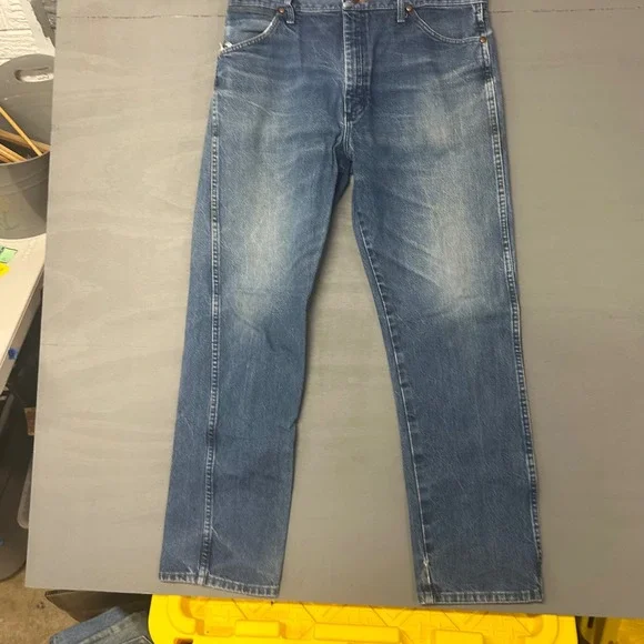 Wrangler 13MWZ Cowboy Cut Original Fit Mens Jeans 38x32 Medium Wash Blue Denim - Picture 3 of 5